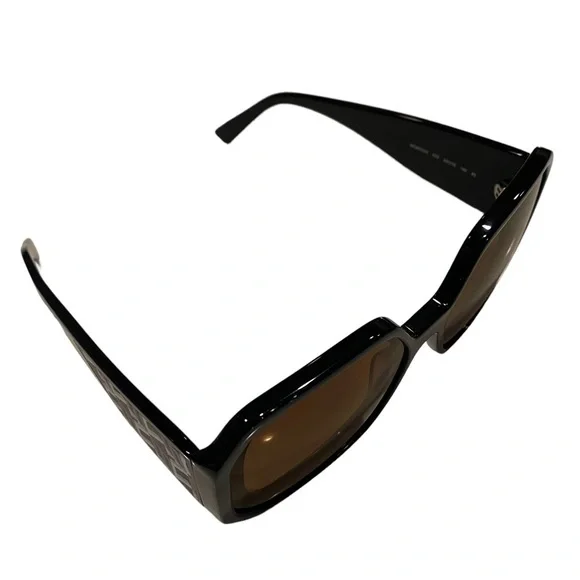 MCM Geometric Sunglasses 709S 002-Gradient-Black/White Leather Inserts MCM Worldwide Women Shiny Black Geometric Sunglasses MW0018  main image 2